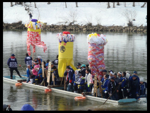 梵天が舟で川を渡る場面